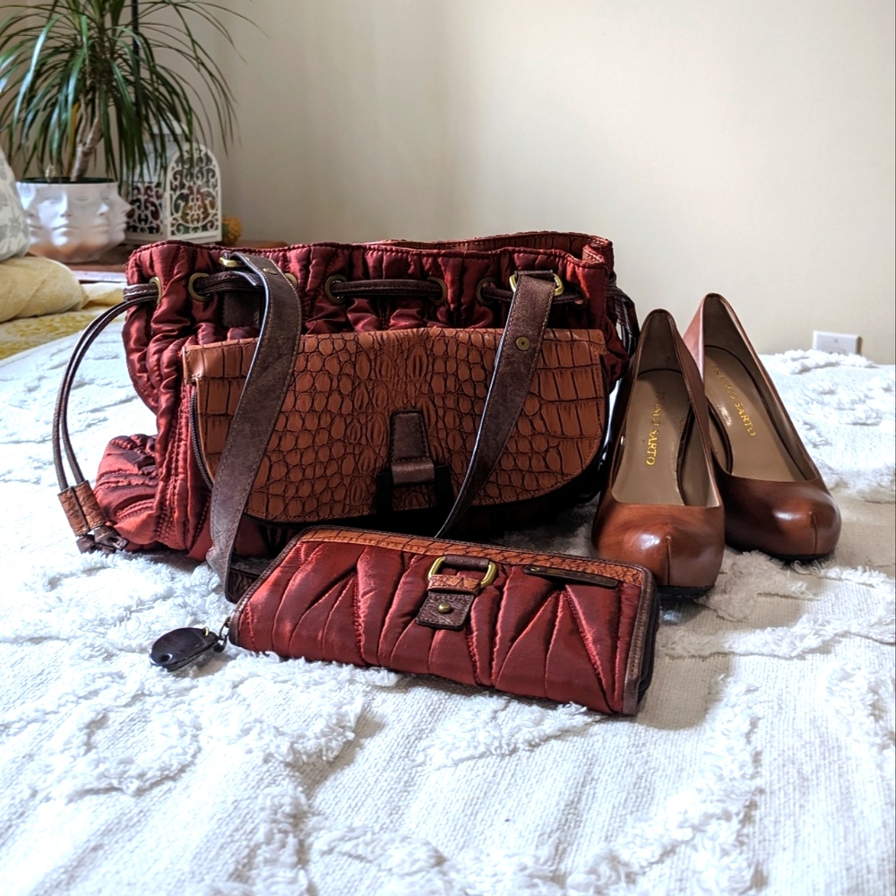 Joanel Shoulder bag with matching wallet. Faux leather and silk fabric.